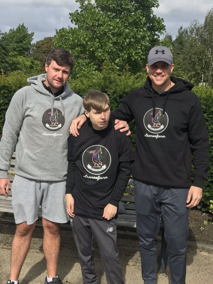 COMPETITION: Ok so anytime we get near a landmark number for followers we like to do a Giveaway. If we reach 8k followers by 1pm Monday we will give away a £20 <a href="/ScouseBirdShop/">The Scouse Bird Shop</a> voucher and a Hub Hoody in your size. 
To enter simply RETWEET this tweet please!
Goodluck 🥊