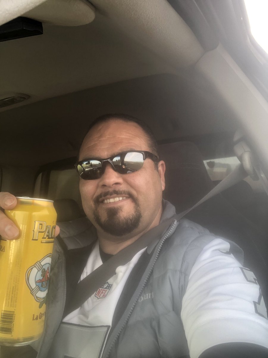 Jrg8Jrg's tweet photo. #Pacificotime Homies! #RaiderNation Drink up 🍻 Y’all Have a Fantastic Sunday #GoRaiders @DWHarris510 @Vegas1513 @OREGONRAIDER92 👌🏽 https://t.co/CWvtsVbrh8