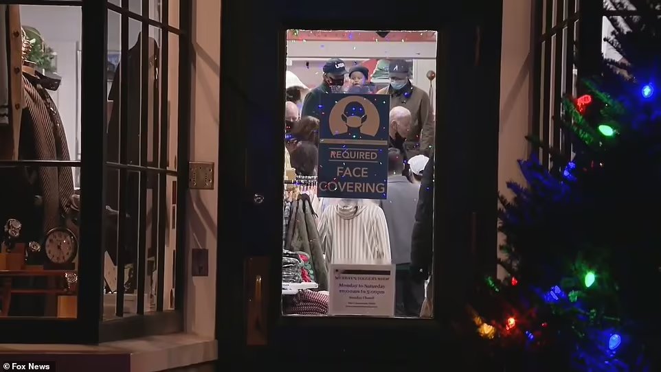 Mutt_Dog's tweet photo. Rules apply to peasants only. Our noble overlords are exempt. #Biden was seen shopping without a mask, on the island of Nantucket, despite a visible sign outside #liberalismistherealpandemic #liberallogic #LiberalHypocrisy #COVID19 #mask #Omicron #BidensAmerica #BidenIsADisgrace https://t.co/3Ym7EB5dkV