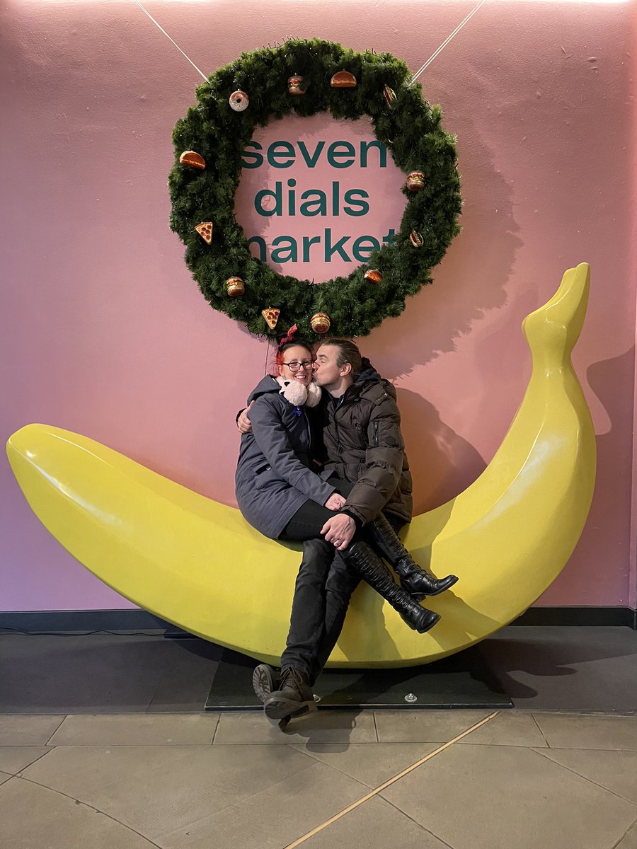 OfficialDaveFox's tweet photo. Went to Banana Warehouse in Covent Garden for lunch today then on to see the Play That Goes Wrong which was brilliant! Even Wifey loved it!
#DaveInLondon https://t.co/Efjwvojuns