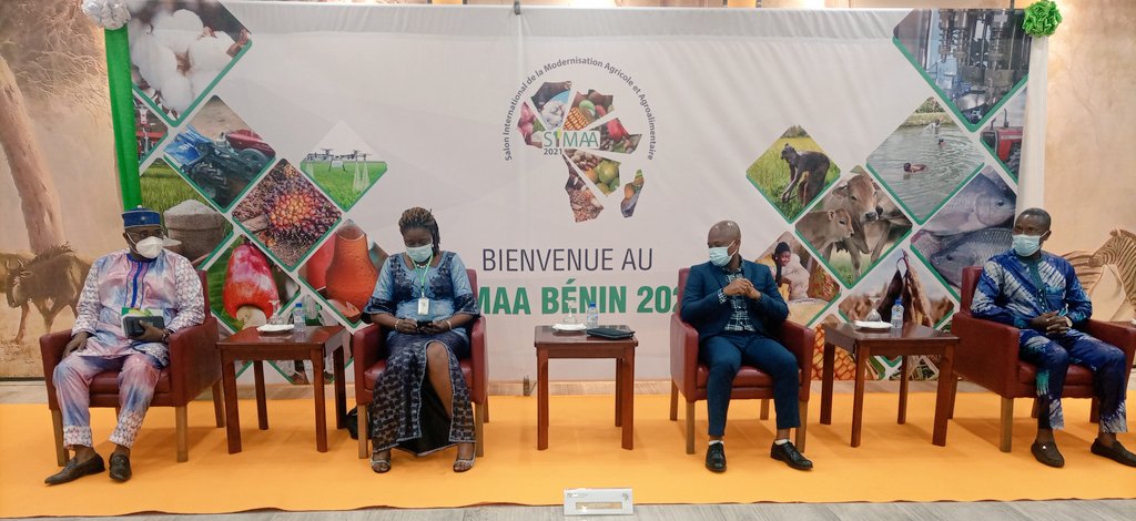 gouvbenin's tweet photo. Débutée le 25 novembre 2021, la 1ère édition du #SIMAA a pris fin le dimanche 28 novembre 2021 au stade de l'amitié. La cérémonie de clôture s'est déroulée le samedi 27 novembre 2021 en présence du DC/#MAEP, #DossaAGUEMON. #Wasexo #Gouvbenin #AgricultureBenin #PAGBenin https://t.co/fjlXLihYs3