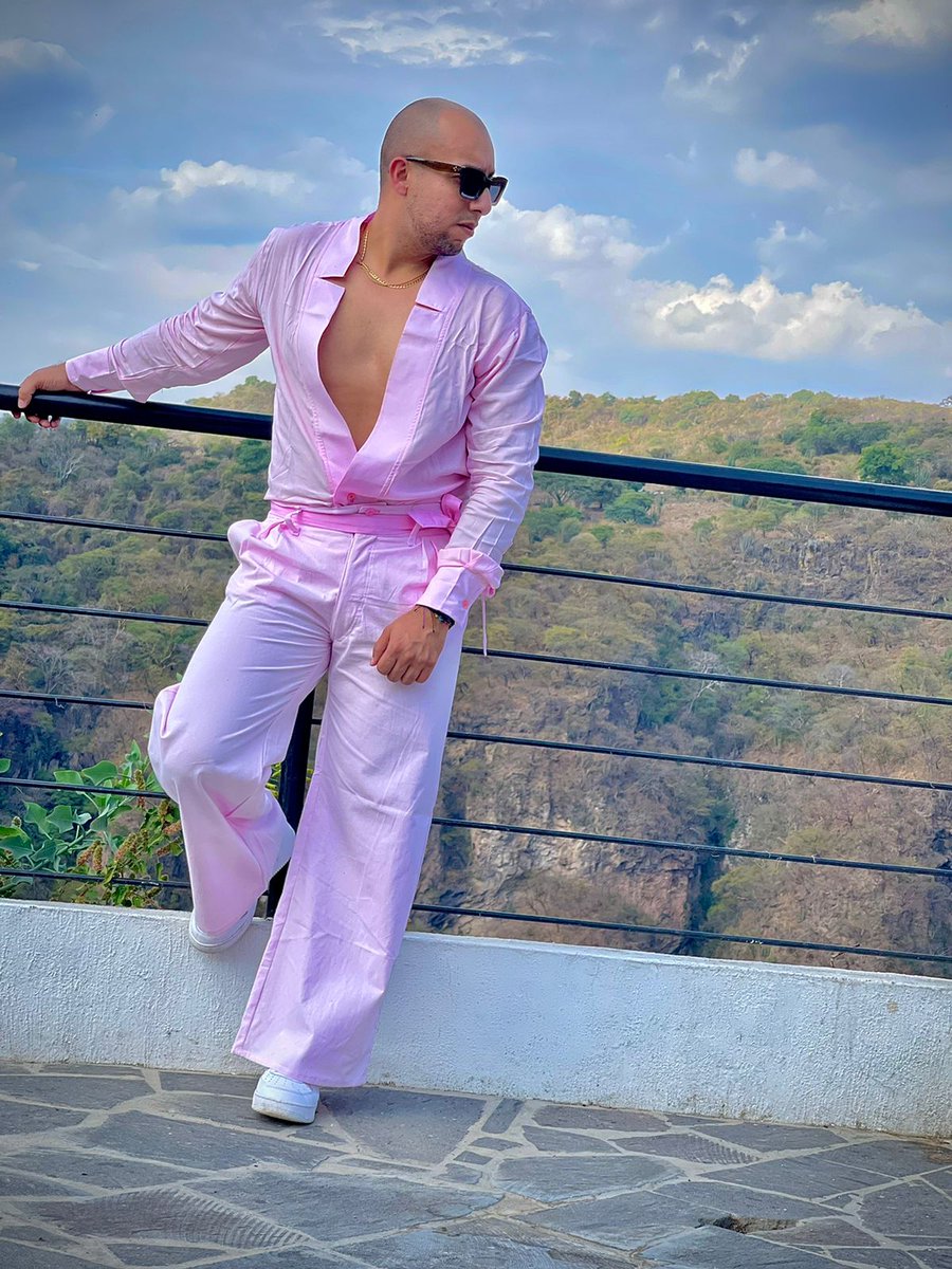 marcosfashion's tweet photo. #levienrose #Guadalajara #jalisco https://t.co/Xy8s0V3bYW