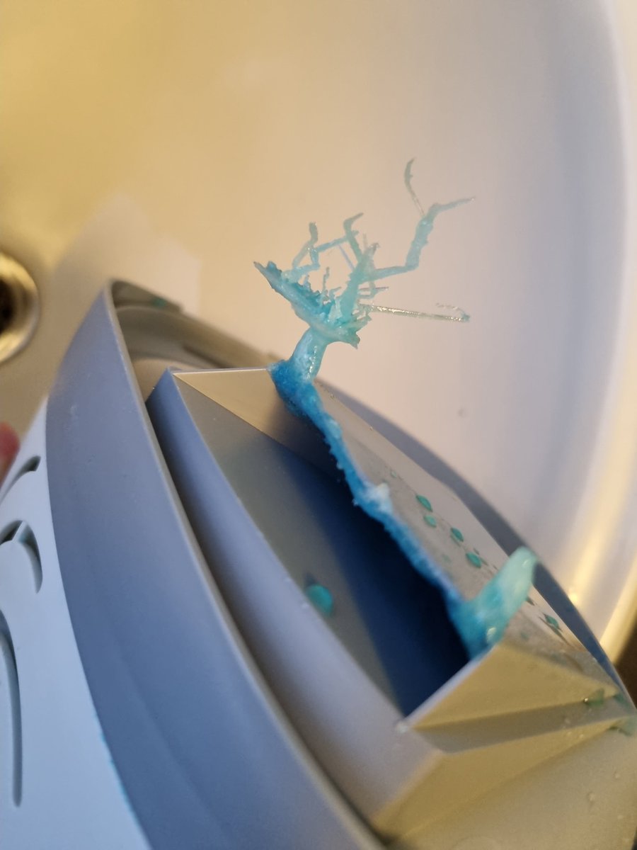KilljoyKerri's tweet photo. Think I've got a serious problem here @TheExpanseGeeks
#IfYouKnowYouKnow
#BlueGoo
#Protomolecule
#TheExpanse
#ScreamingFirehawks https://t.co/elPXD1mJYD