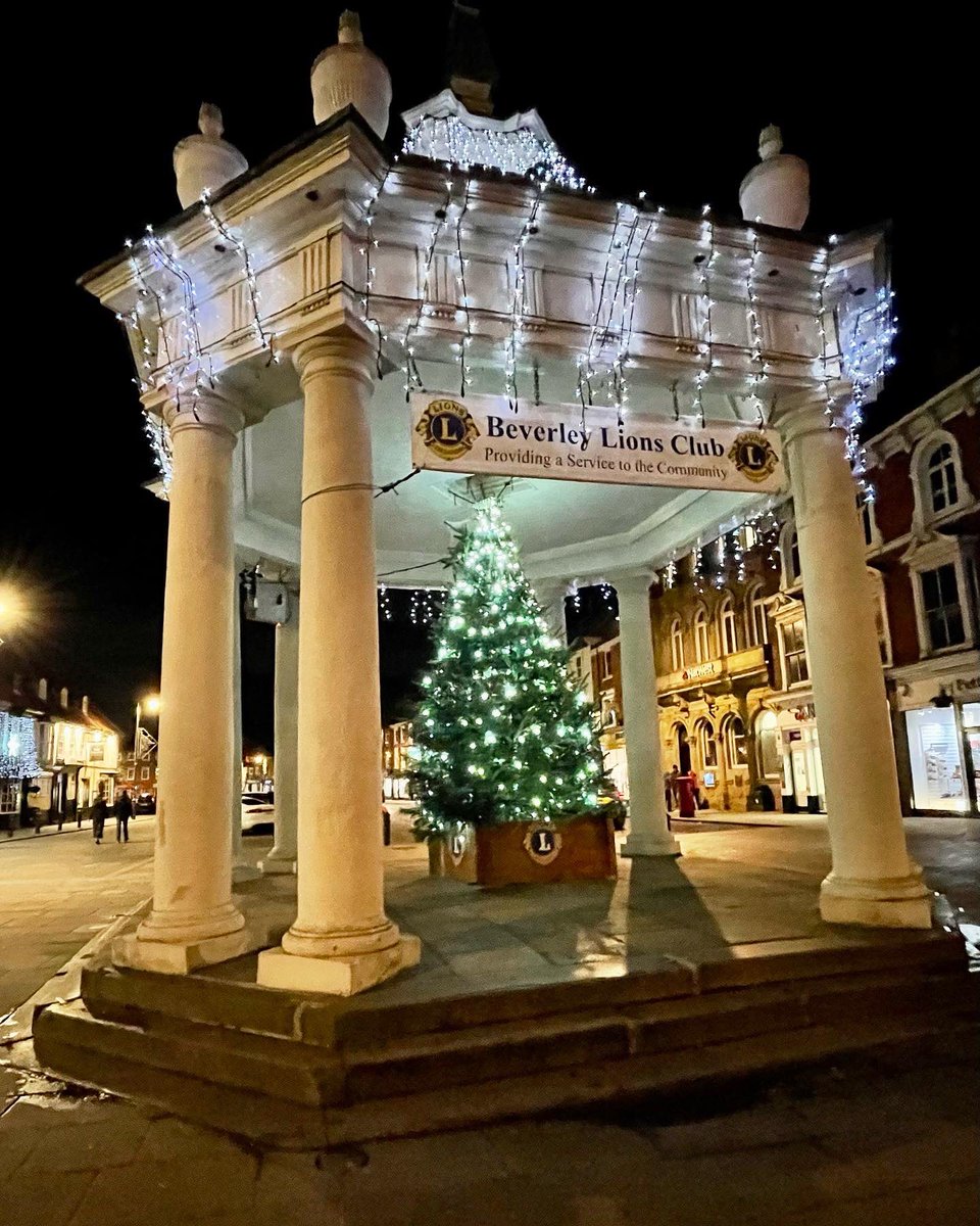 Beverley_FM's tweet image. The Market Cross has been lit up! It’s looking much more festive in town tonight 🎄 #beverley