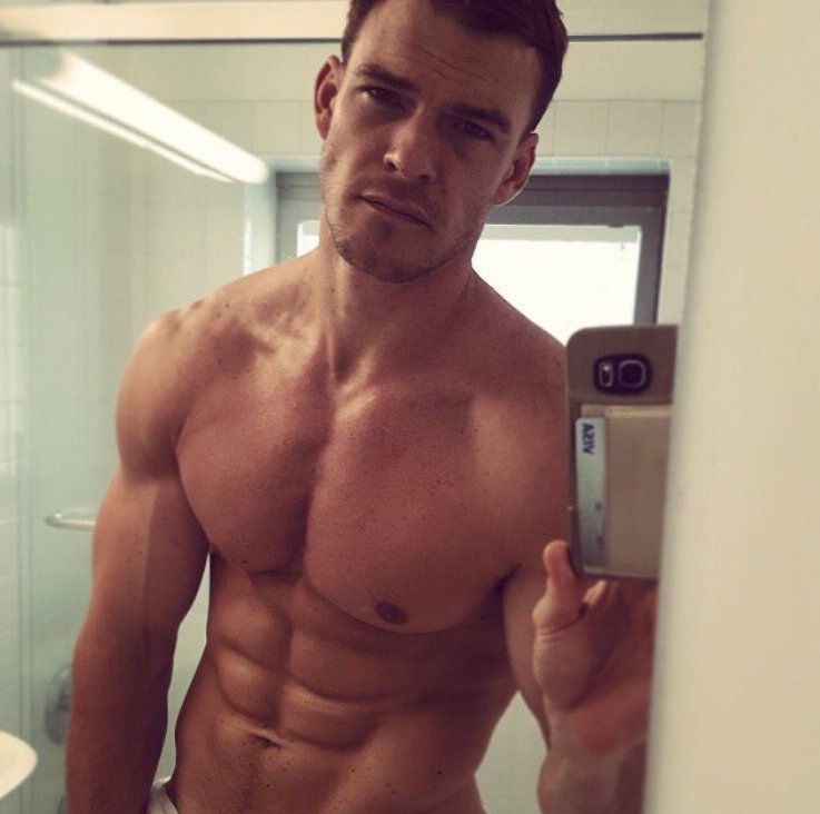 Happy 39th birthday to super sexy, hot as fuck, Alan Ritchson!   