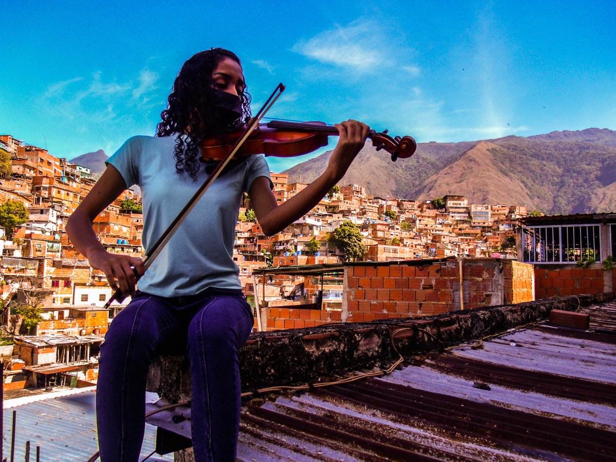 Misapro2020's tweet photo. PETARE Tiene su proyecto fotográfico llamando Petare El barrio más grande de Latinoamérica  @Misapro2020  #petare https://t.co/UoGDUkwi75