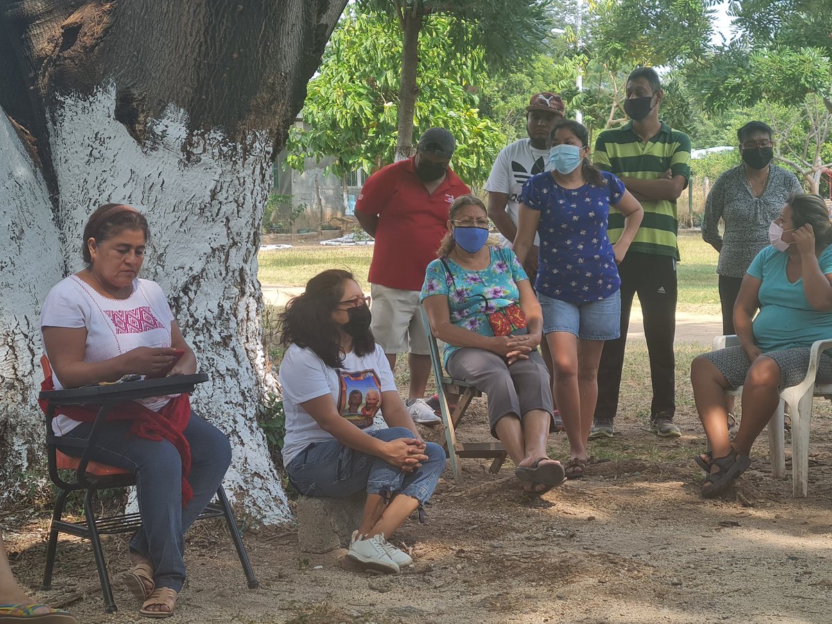 RogeliaGLuis's tweet photo. Desde mi querido #Juchitan seguimos trabajando y construyendo desde la base, en el territorio, con nuestra gente, mujeres y hombres comprometidxs con el desarrollo de nuestra colonia #SimonaRobles #SinMujeresNoHayDemocracia https://t.co/3HSFz3qSwG