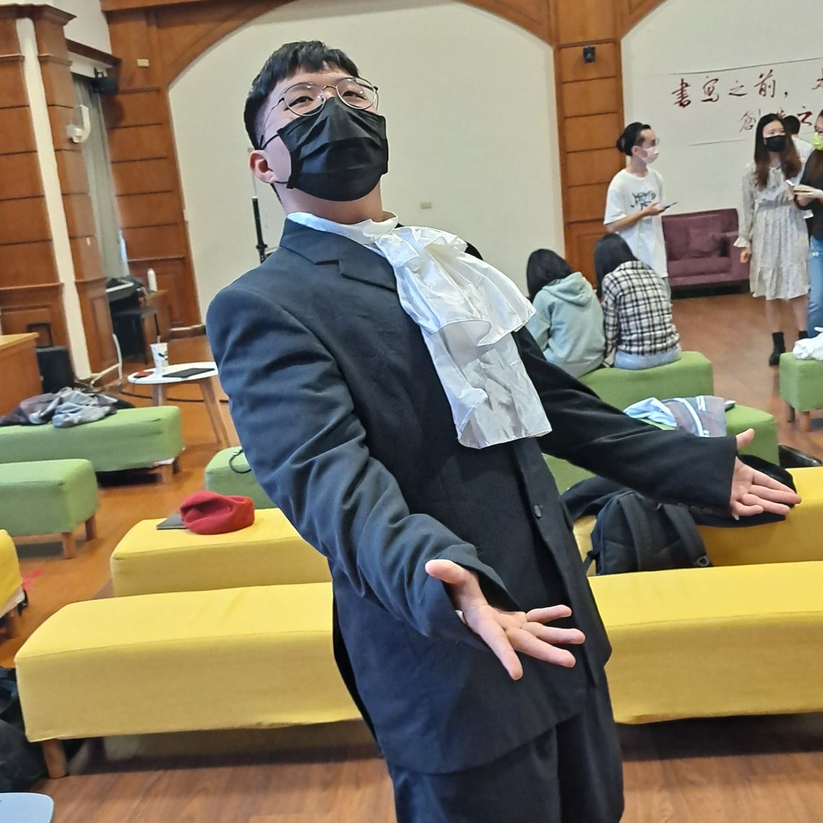 tommy13658's tweet photo. 這學期要演魔笛，飾演大主教感覺很中二🤣 https://t.co/WWCB0SefsU