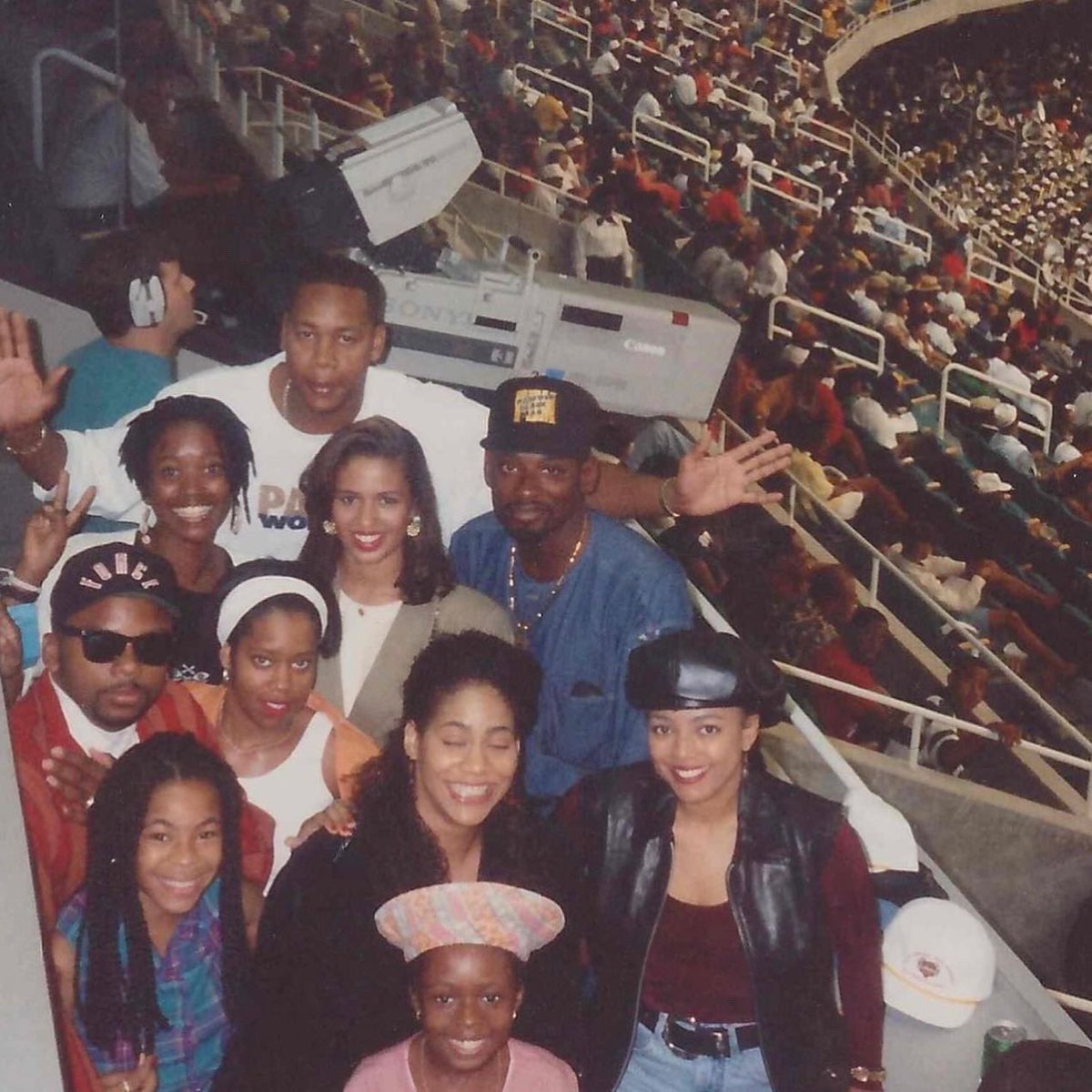 chellewilsonaka's tweet photo. Here I am at my first Bayou Classic “Living Single” & “Hanging with Mr. Cooper”
This pic is giving all the ‘90s nostalgia!#HBCUGrad #BayouClassic #NBCAHOF #HBCUQueen https://t.co/EHTOwMnDcX