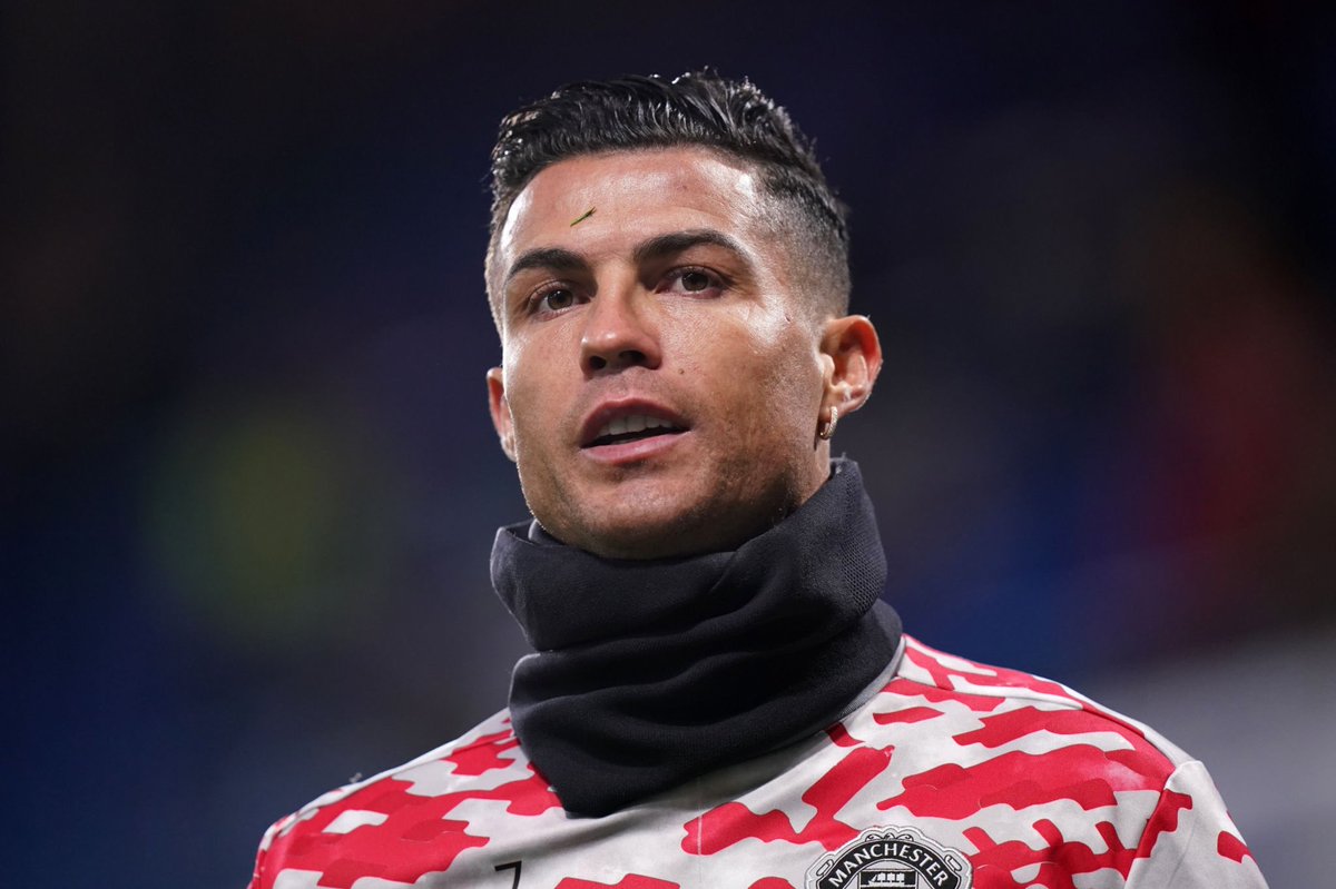 TeamCRonaldo's tweet image. Michael Owen: “United can’t be on a full defensive and then sub Ronaldo on. They are misusing his talent. Subbing him on whilst having all men behind the ball. You can’t have someone as good as Ronaldo and be doing that.”