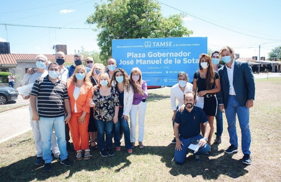 JuarezokRodrigo's tweet photo. Festejando tu cumpleaños querido @DelaSotaOk como a vos te gustaba. #Inaugurando, mejorando tu Cordoba querida y al lado de la gente, tu gente. Feliz cumpleaños para #ElHombre de las mil escuelas, hospitales, rutas y tantas mas.
#puentes https://t.co/KOrOmUzVmv