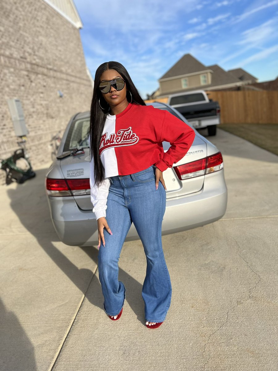imonogrambyjayy's tweet photo. 🚨 NEW ITEM ALERT 🚨
Alabama Roll Tide Chenille Split Crop Sweatshirt❤️
#rolltide #alumni #universityofalabama #theuniversityofalabama #alabamagrad #splitsweatshirt #ironbowl #ironbowl2021 https://t.co/xJ3m0OEPT4