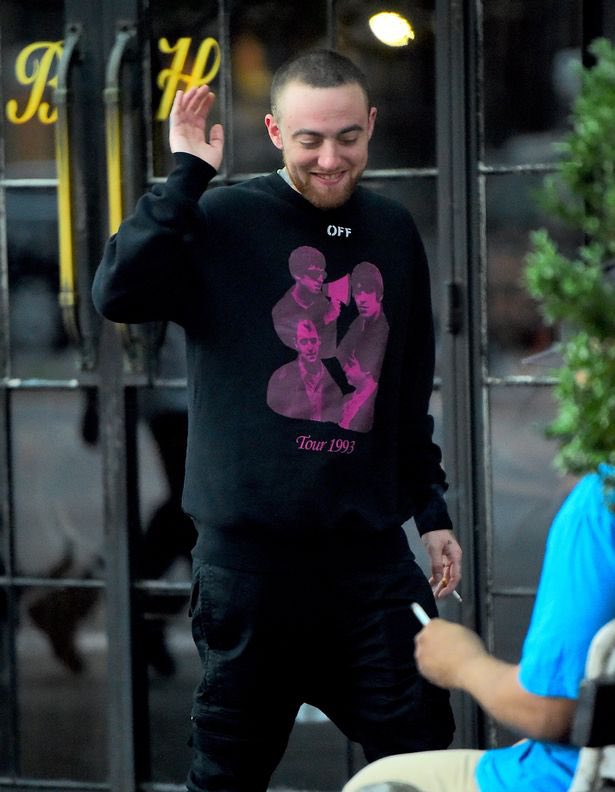 MacMillerMemoir's tweet photo. Rest In Peace Virgil 🕊

Mac Miller in Off-White 2017 https://t.co/a9GrlSmlZM