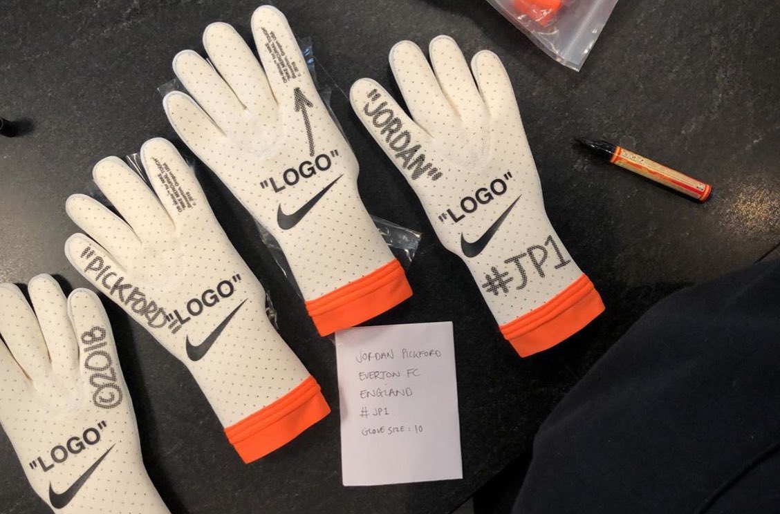 lnstantFoot's tweet photo. Virgil Abloh, créateur de la marque OFF WHITE, est décédé des suites d’un cancer à l’âge de 41 ans.

Virgil a ouvert la voie à une nouvelle génération de créateurs et a changé la façon dont les gens pensent et ressentent la mode, l'art, le design ou encore le sport. 

RIP 🕊🧡 https://t.co/ePYLnMiJN4