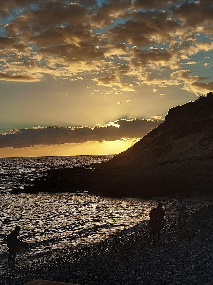 Canary Island sunset 🌅

 #canarianweekly #canaryislands #sunsetlovers #sunsetoftheday #canaryislandholiday #tenerifeholiday  #amazingsunset #tenerife #excursionsintenerife #excursiontickets
