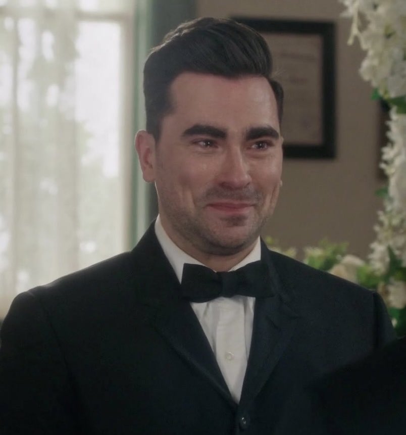 clrmontreyqs's tweet photo. here’s david rose smiling because of patrick brewer on the tl for some serotonin https://t.co/pQ1fcQASHW