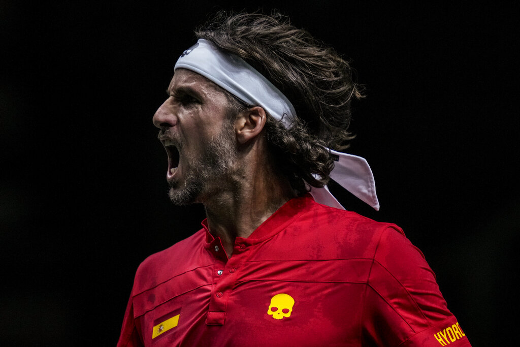 2010MisterChip's tweet photo. ‼️HISTÓRICO‼️

@feliciano_lopez es el segundo hombre con 40+ años que derrota a un TOP-5 del Ranking ATP en TODA la historia del tenis profesional. El primero fue Ken Rosewall (con 42 años) en Hong Kong, el 14 de noviembre de 1976 (le ganó la final a Ilie Nastase, que era Nº3). https://t.co/Lnen5j8HJ9