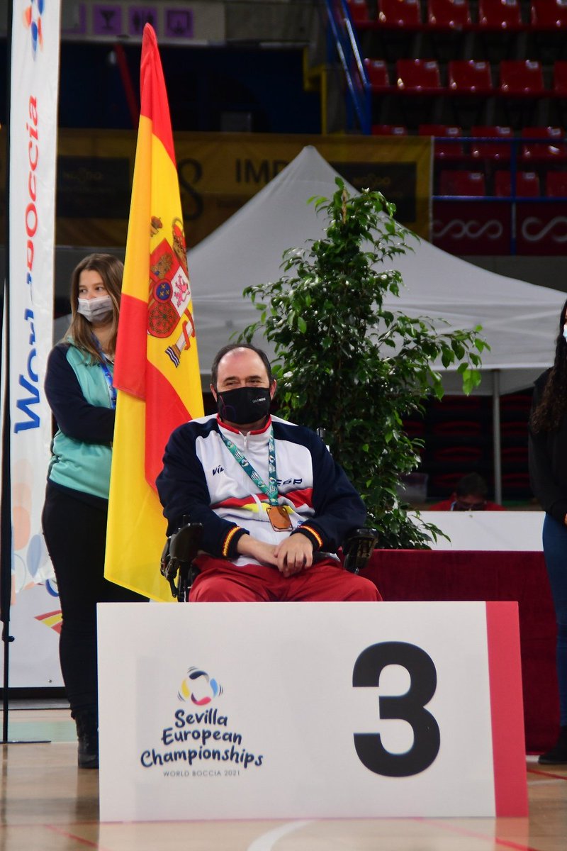 FEDEDDF's tweet photo. Vasile Agache, en la categoría BC4, gana la medalla de 🥉en el Europeo de #boccia de Sevilla

Enhorabuena Vasile!!!

Información 👇
https://t.co/WvykNpXaMB
🔴🟡🔵 https://t.co/KAll6sFFGn