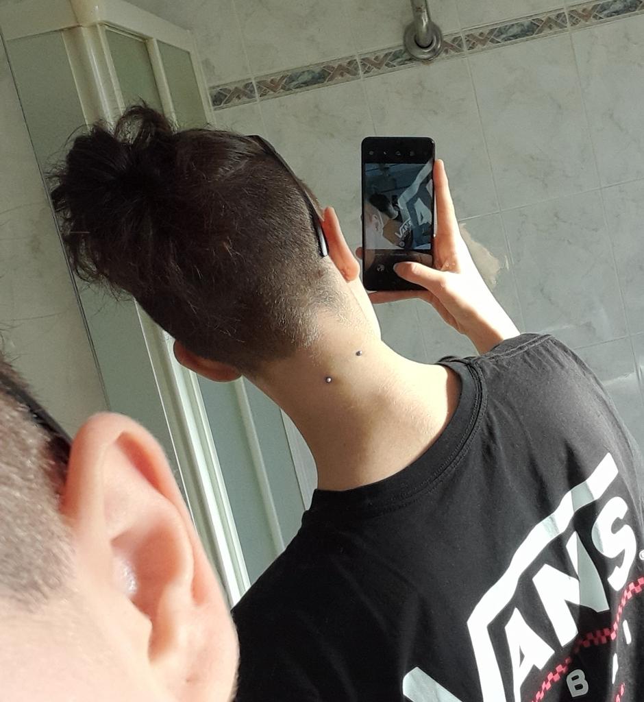 eastvside17's tweet photo. @inlovewithkerem mamma mia so innamorata. Io ce li ho così perché però non so se avendo appunto sta benedetta rasatura alta se possa fare https://t.co/tjlPtTF65d