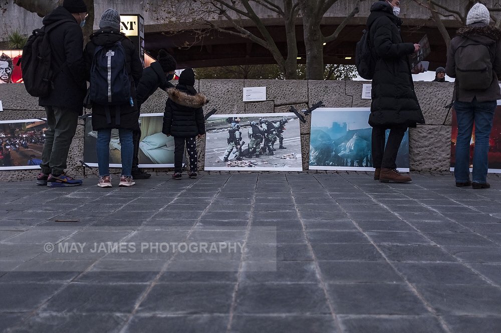 mayjamesuk's tweet photo. A photo exhibition held at London today. In memory of 2nd anniversary of battles at #cuhk &amp; #polyusiege in Nov 2019. Co-organizers, @banyantreeaid &amp; @justitiahk said it is to hope that Britons would learn the humanitarian crisis in #hk, and the reason behind their persistence. https://t.co/Ufy7K6gOnk
