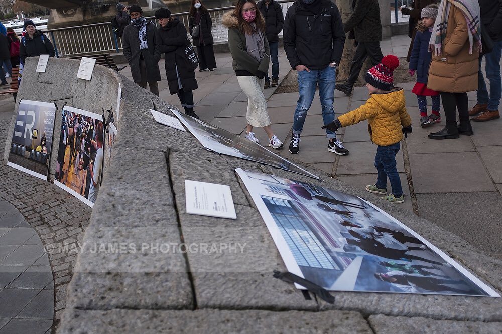 mayjamesuk's tweet photo. A photo exhibition held at London today. In memory of 2nd anniversary of battles at #cuhk &amp; #polyusiege in Nov 2019. Co-organizers, @banyantreeaid &amp; @justitiahk said it is to hope that Britons would learn the humanitarian crisis in #hk, and the reason behind their persistence. https://t.co/Ufy7K6gOnk