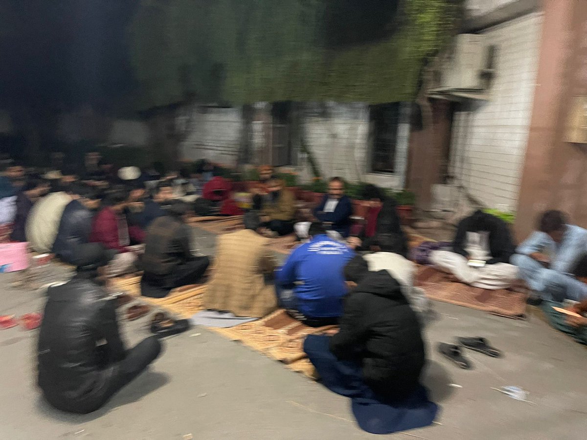 PUSF_Lahore's tweet photo. Students in Punjab university are on protest in these cold nights since last week but Administration is still not interested to resolve the issues of students.
They are making excuses of funds shortages to Construct new Hostels. 1/2 
#PUSFSitInAgainstAdmin
#Fulfil_PUSFDemands https://t.co/xlA3eLjGNg