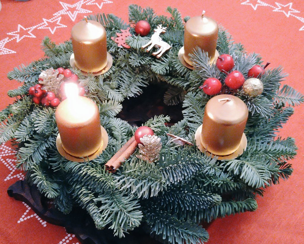 BakingCooking's tweet image. Happy #FirstAdvent 🎄🦌☃️🎅👩🏻‍🍳 today has been just perfect,we got the first snow,decorated this #Christmas #wreath and managed to bake some more #cookies as we await the arrival of our first baby👶could not be more #excited #christmasiscoming #MiraclesOfChristmas #Advent #sunday