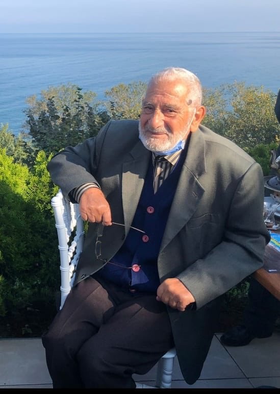 Devletimize ve Milletimize ŞEREFLE uzun yıllar hizmet vererek, emekliye ayrılan ve yine uzun süredir Yomra ilçemizde yaşayan, 15000 sicil sayılı Emekli Polis Memuru Hacı YILMAZ ağabeyimiz,