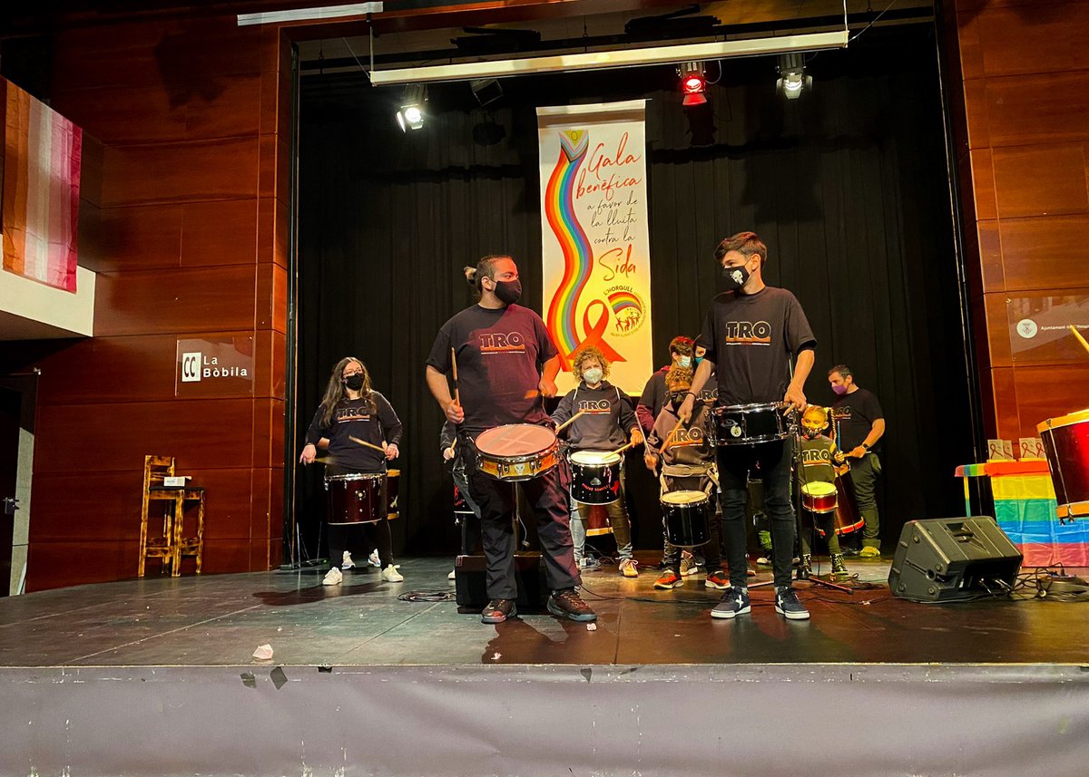 esquerraLH's tweet photo. Assistim al @CClaBobila a la II Gala Benèfica amb motiu del Dia Mundial de la Lluita contra la SIDA, organitzat per @Lhorgull, amb actuacions solidàries per recaptar fons per a la Unitat de Malaties Infeccioses del @ConsorciCSI
🩸🎗️ #DiaMundialLluitaContraLaSIDA #VIH #ZeroEstigma https://t.co/mzAF8OKu11