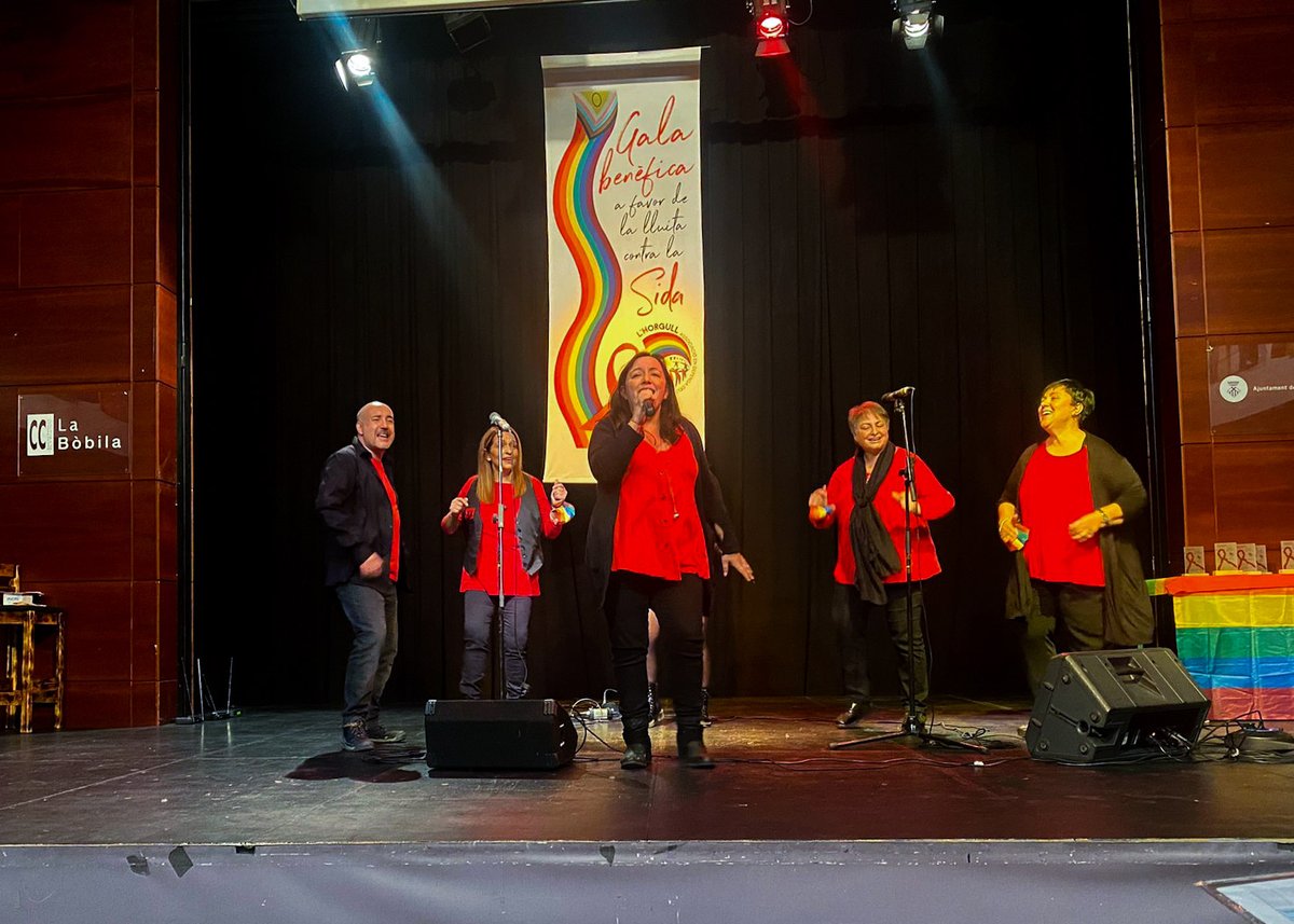 esquerraLH's tweet photo. Assistim al @CClaBobila a la II Gala Benèfica amb motiu del Dia Mundial de la Lluita contra la SIDA, organitzat per @Lhorgull, amb actuacions solidàries per recaptar fons per a la Unitat de Malaties Infeccioses del @ConsorciCSI
🩸🎗️ #DiaMundialLluitaContraLaSIDA #VIH #ZeroEstigma https://t.co/mzAF8OKu11