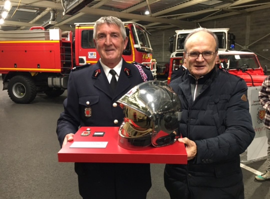 Samedi 27/11, à l'occasion de la Sainte-Barbe, le Centre d'Incendie et de Secours du Bassin et le SDISecours de l'Aveyron, ont honoré le départ à la retraite de Robert Garcia.

François MARTY était présent pour saluer l'engagement de Robert Garcia durant toutes ces années.