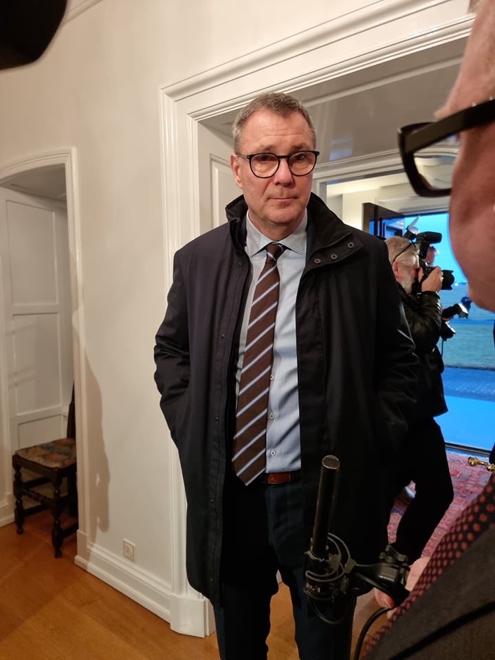 Ég þakka af auðmýkt fyrir það traust sem mér er sýnt og þeirri ábyrgð sem mér er falið í nýrri ríkisstjórn. Ég mun leggja mig allan fram við að rísa undir því trausti og er fullur tilhlökkunar að takast á við verkefnið.
W