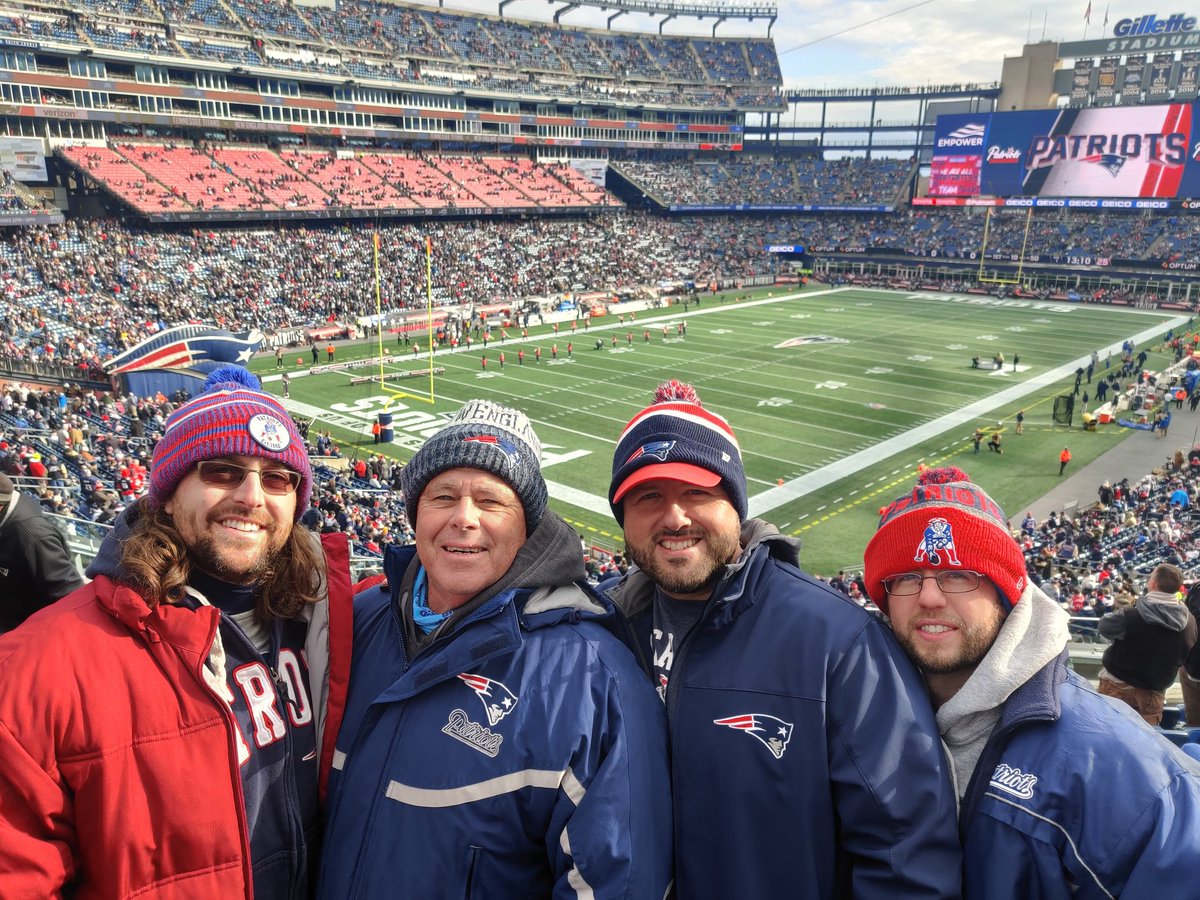 Coach_Joe_Clark's tweet photo. #patsgame let's go pats! @fcravo @GilletteStadium @Patriots #family https://t.co/6Yj8ZJCtHi