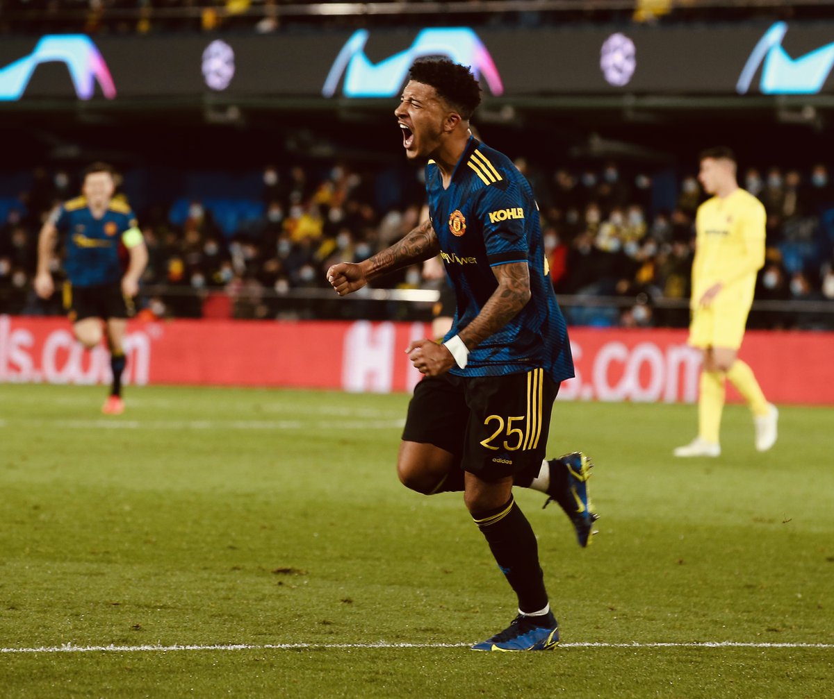 ManUtd's tweet photo. First #MUFC goal ✔️
First #PL goal ✔️

Not a bad week for @Sanchooo10! 🔥

#MUFC https://t.co/swNDueSVX7