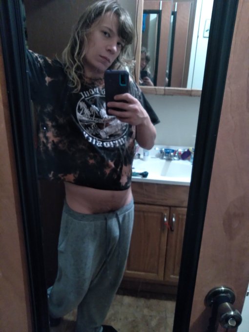 Gotta be the most fuckable person in walmart🤷🏼&zwj;♀️ https://t.co/J0Z4NoKKNg