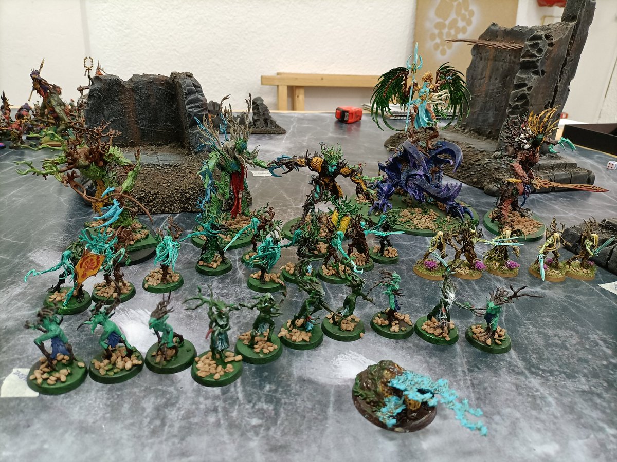 JaegerBlue's tweet image. Abro hilo con los 10 ejércitos que han jugado el torneo de hoy!!
guerra en nORKviembre !!
#sonsofbehemat
#livingcity
#sylvaneth
#kruleboyz