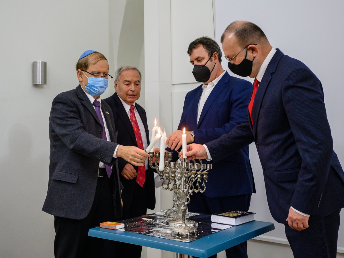 OfZsido's tweet photo. 📅November 28.
🕎Új kiállítással gazdagodott a Zsidó Kiválóságok Háza
🎨🎭🎬🎨🎤🎪🥁🎻
Száznegyven zsidó művész életútját mutatja be a balatonfüredi Zsidó Kiválóságok Házában vasárnap megnyílt digitális tárlat.
https://t.co/ju4NHVJfe6 https://t.co/YCIu32vQaa