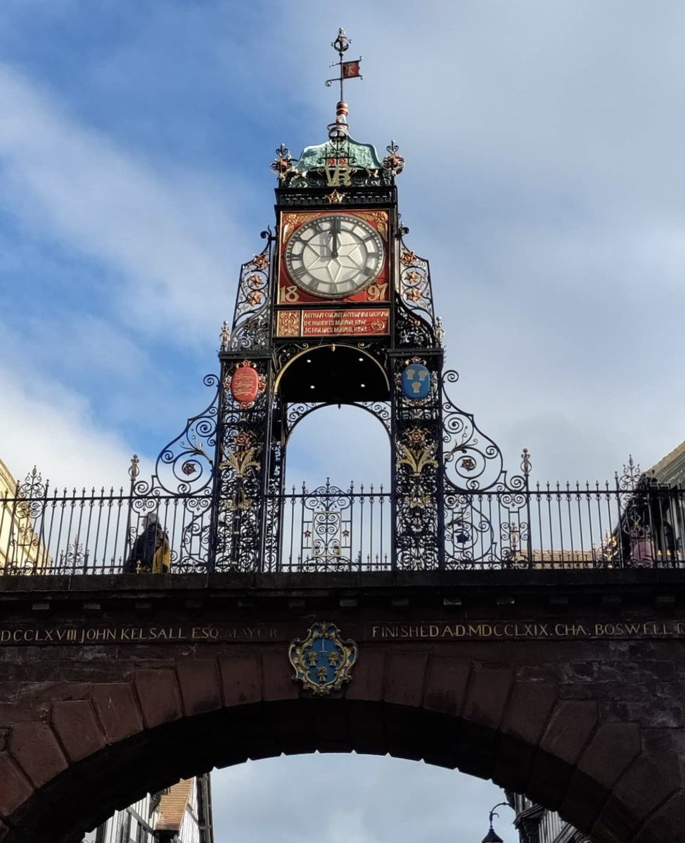 Eastgate Clock, the main icon of Chester since 1899. Sitting on top of the East gate entrance to the old Roman fortress. 

#chester #cheshire #romanwalls 
#citybreak #england #yhalivemore #yhachestertraffordhall