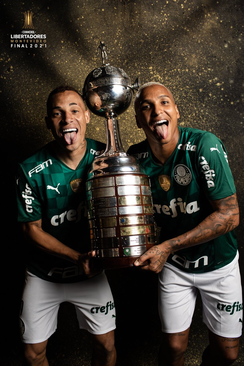 LibertadoresBR's tweet photo. ⭐️⭐️ Heróis da #GloriaEterna!

😍🐷 Breno Lopes e Deyverson fizeram gols que levaram o @Palmeiras ao topo 2⃣ vezes em 🔟 meses na CONMEBOL #Libertadores.

#Palmeiras #AlmaECoração https://t.co/vvtgY5zN09
