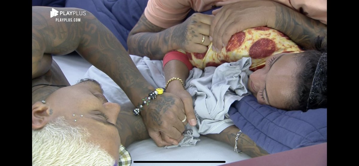 webtvbrasileira's tweet photo. 👏🏼👏🏼👏🏼pra Aline! #afazenda https://t.co/SWk3KzvxAj
