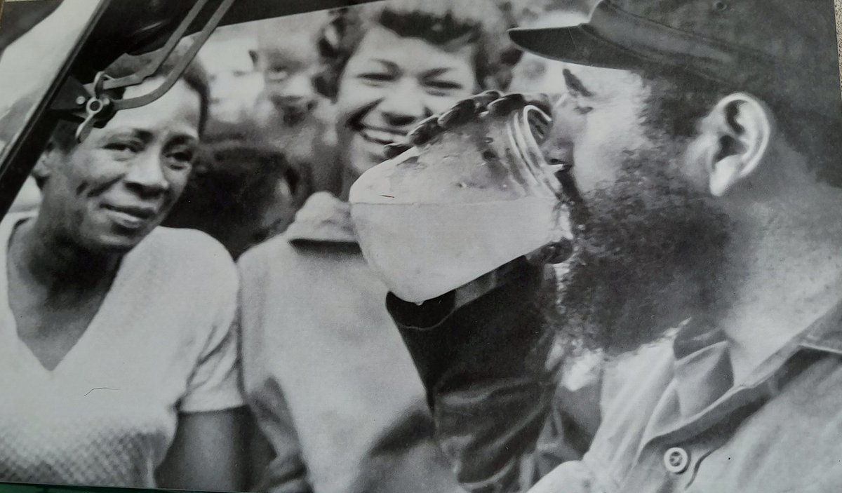 👉 A #Fidel lo quisieron muerto en vida y, después de partir a la inmortalidad, aún hay quien se empeña en ultimarlo. Porque los hombres como él, con tanto ejemplo sembrado e ideas desparramadas por doquier, se convierten en símbolos.
🖋 <a href="/sjerezm/">Santiago Jerez 🇨🇺♥️</a> 
📍 bit.ly/3xvlXwh
#Cuba