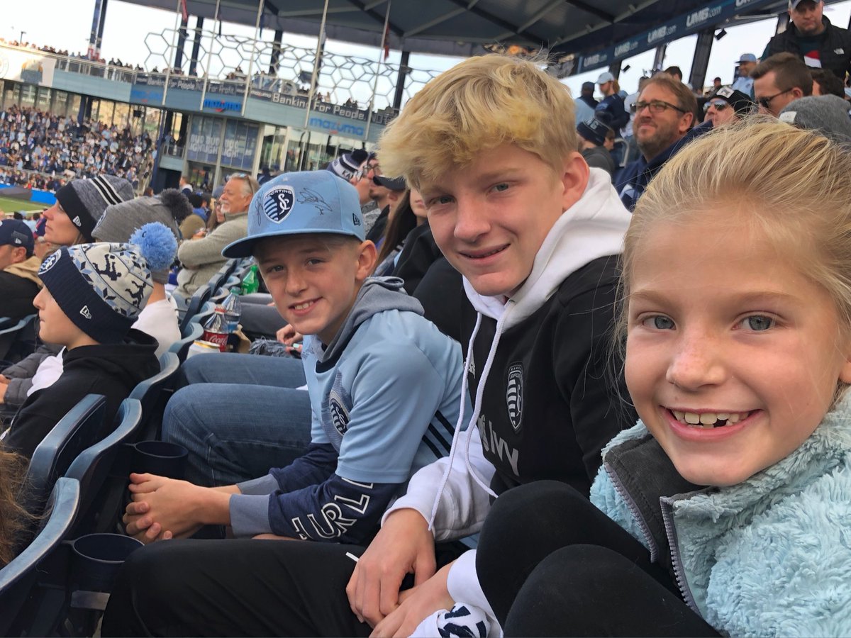 jeden's tweet photo. They Believe #SportingKC https://t.co/mQkr9kF8Rg