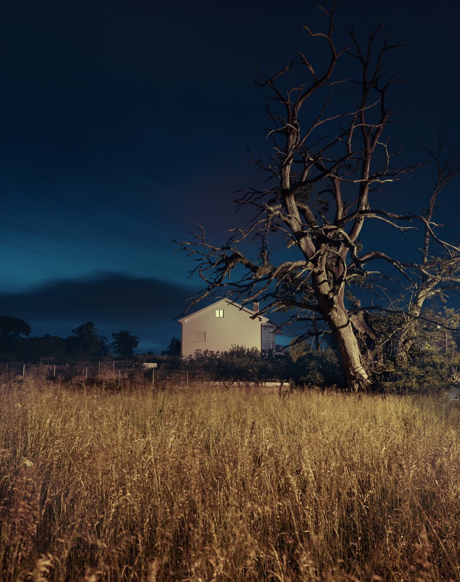HenriPrestes's tweet image. The houses and buildings of small portuguese towns at night
