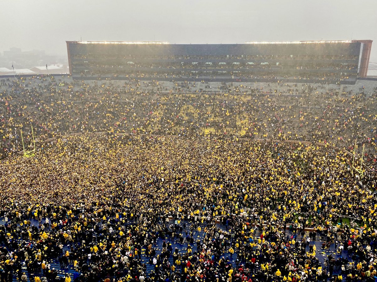 A Saturday to remember.

#GoBlue
