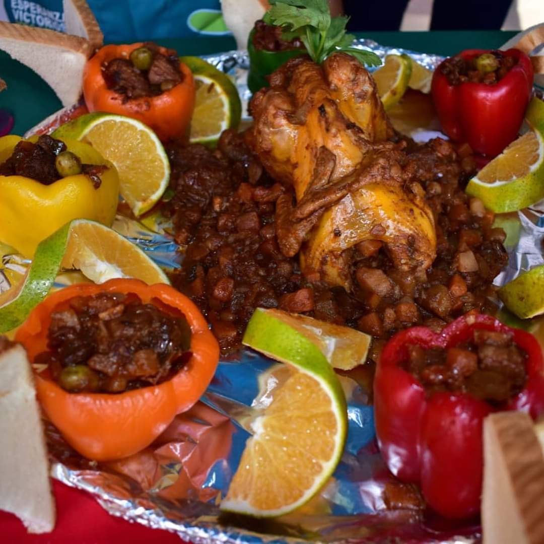 Ridiculo69's tweet photo. #SoberaniaEnMiTierra
▶️Con un delicioso lomo relleno 😋 la señora Eusebia Delgadillo estará representando al departamento de #León en el concurso nacional del XIII festival gastronómico sabores de diciembre, 🍽 🎄  #UsemosElTapabocas https://t.co/Vjivqzmd6m