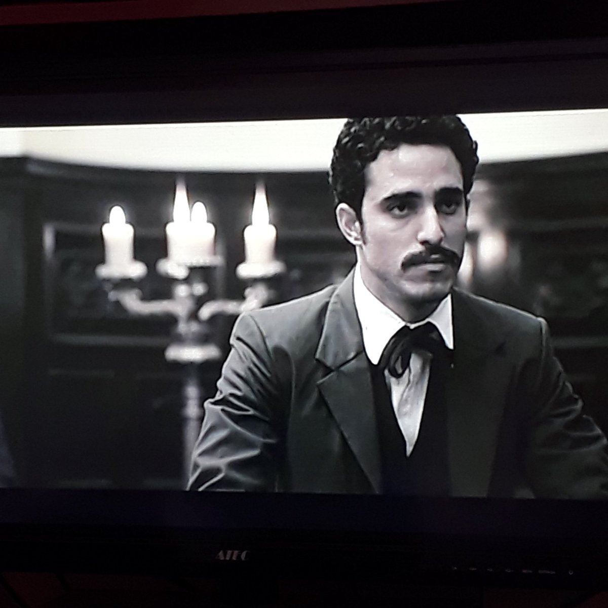 Fermín Valdés, usó el término "crimen político'.Martí escribió: ¡Y un mundo tienen ya por sepultura! ¡Y más que un mundo, más! Cuando se muere, en brazos de la patria agradecida, La muerte acaba, la prisión se rompe; ¡Empieza, al fin, con el morir, la vida! #CubaViveEnSuHistoria