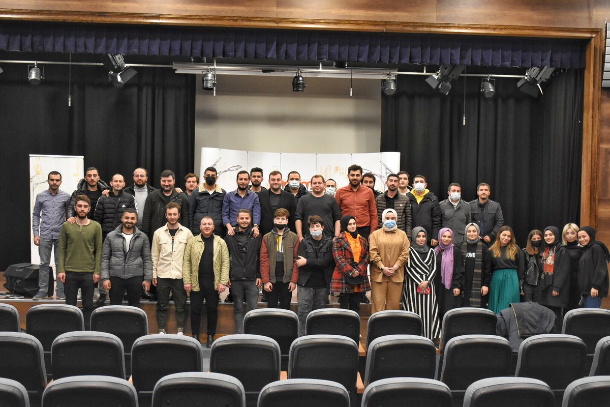akgencuskudartr's tweet photo. Bulgurlu Mahallesi’nde düzenlediğimiz #MahalleBizimGençlikBizim programımıza, İl GK Başkanımız Sn. @OsmanTomakin İl GK Bşk Yrd. Sn. @KorayKya34 İlçe Başkanımız Sn. @ihgundogantr ve İlçe Sorumlumuz @Menessavas ‘ın katılımları ile Engelsiz Yaşam Merkezi’nde gençlerleydik https://t.co/xOXH671XYP