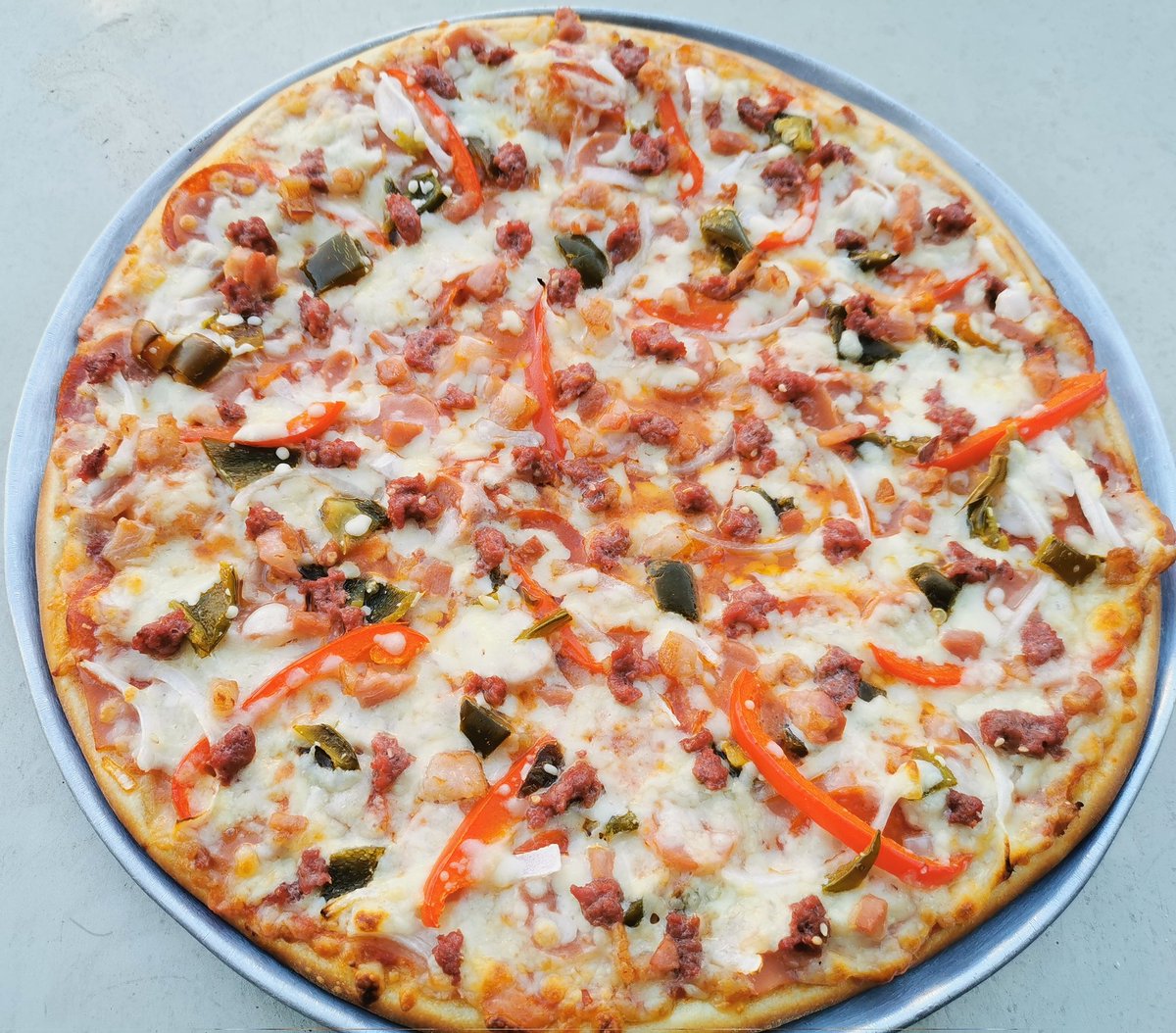 madeinpizza's tweet photo. Algo fuerte para este Domingo?
Qué tal una #Mexicana con #CarneMolida?
Desde $144°° la Grande.
Pide tus #Pizzas llamando al 3336346152 y ‘El Sabor Hecho #Pizza, #Alitas, #Papas, #Spaghetti, #Nuggets, #PandeAjo y #Refrescos’,solo en #MadeinPizza. https://t.co/mcWRJ1WnMR