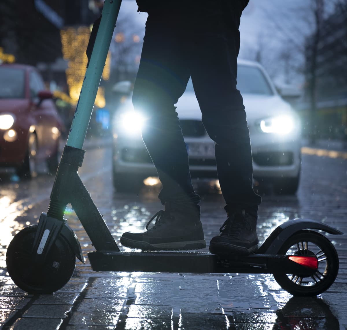The city of Paris has decided to limit the speed of shared electric scooters to 10 km/h - there are currently three e-scooter startups with permit to operate in the city: <a href="/limebike/">Lime</a>, <a href="/Dott/">Dott</a> &amp; @tierscooters. 

What effects will this have on demand?

techcrunch.com/2021/11/26/par…
