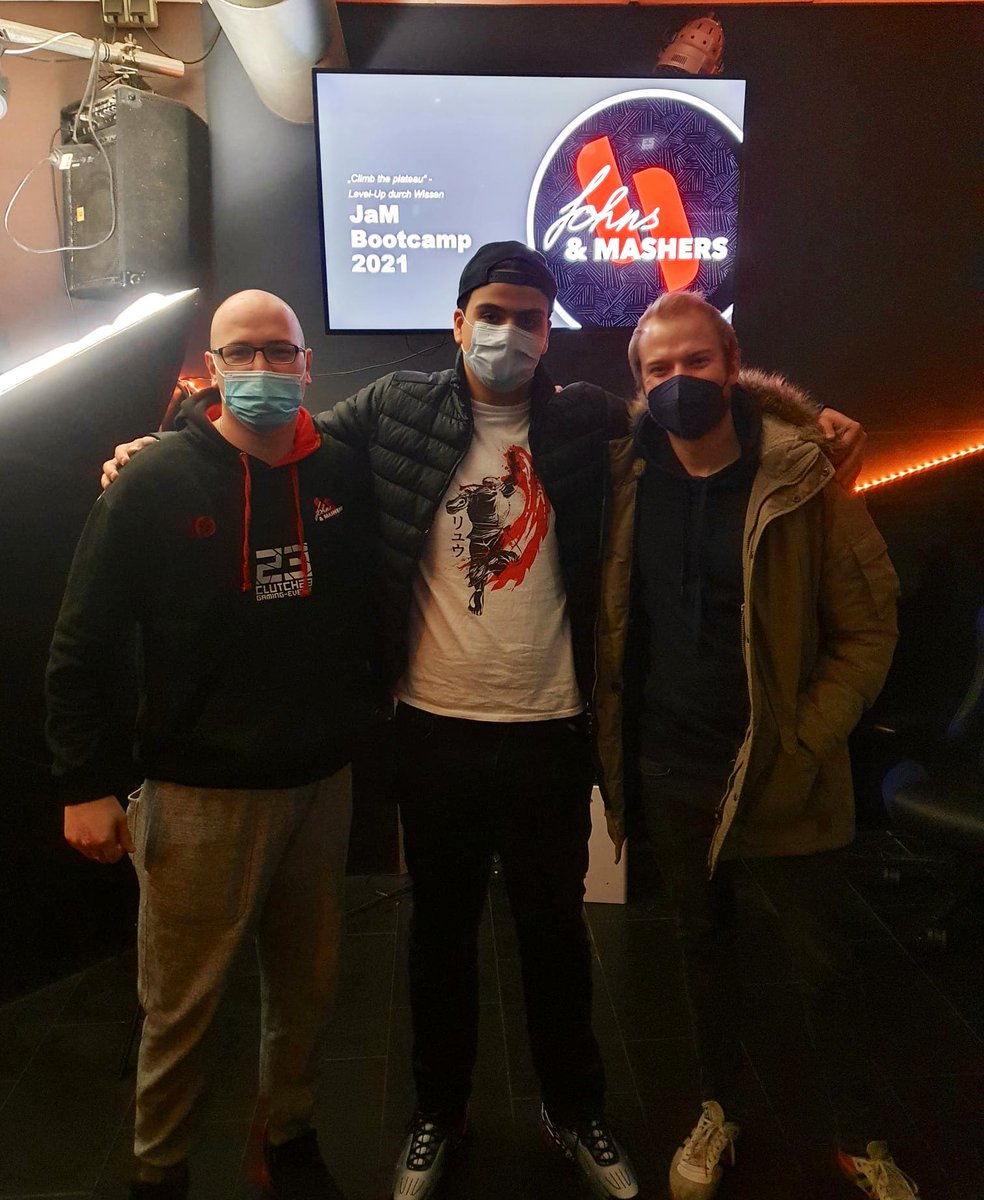 Was für ein geiles Bootcamp mit <a href="/SSB_JaM/">JaM | Johns and Mashers</a> and Friends bei uns in der Clutch heute. 🔥

Hier die Top 3 nach über 100 Ladder-Matches mit @DrSpottel (über 90% winrate) vor @SasuSSB und vor <a href="/JaM__JaT/">JaT</a> 🥇🥈🥉

Blog-Beitrag:

0711-gaming.de/blogs/news/sma…